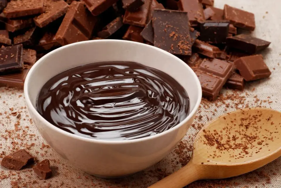 Ganache czekoladowy - jak zrobić idealny krem ze śmietanki